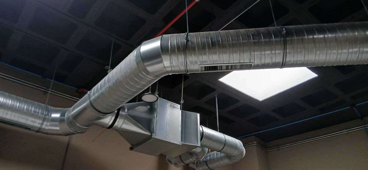 Aire Acondicionado en Valladolid con instalación industrial en altura en Yamaha