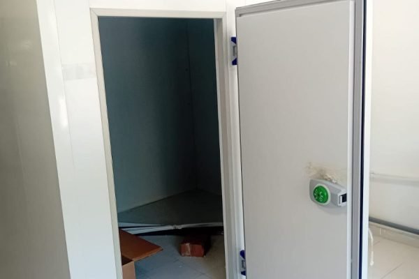 Cámara frigorífica industrial instalada por Grupo Quinfrío en Valladolid para empresa del sector alimentario