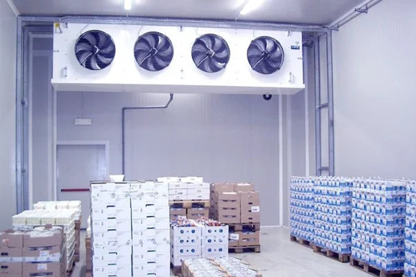 Equipos industriales instalados en una nave de producción, optimizando procesos y mejorando el rendimiento energético en Castilla y León