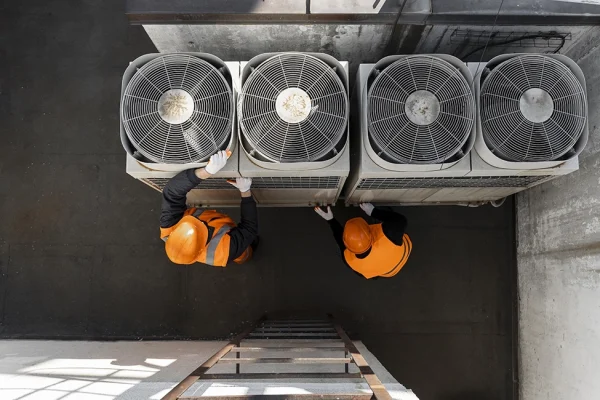 Equipo de refrigeración revisado por técnicos especializados en mantenimiento preventivo en Castilla y León